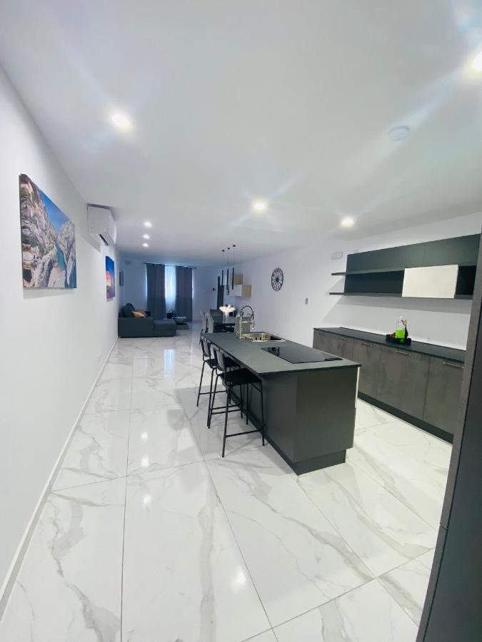 Spacious Deluxe Seaside Escape St. Paul's Bay Exterior photo